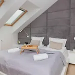 아파트 Charming Old Town Escape By Renters