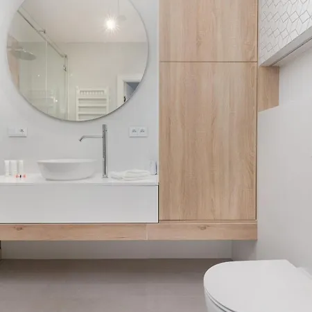 Rent Like - Swietej Barbary 11 דירה *