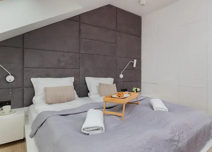 Charming Old Town Escape By Renters 格但斯克