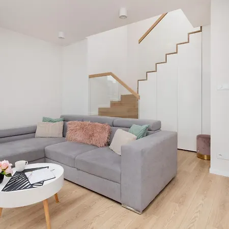 Charming Old Town Escape By Renters 格但斯克