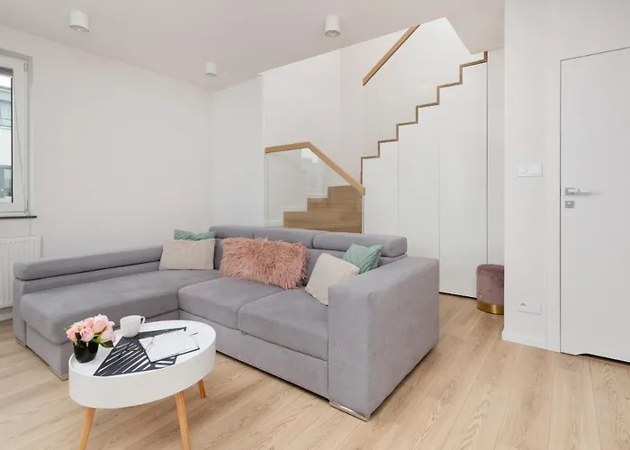 Charming Old Town Escape By Renters 格但斯克